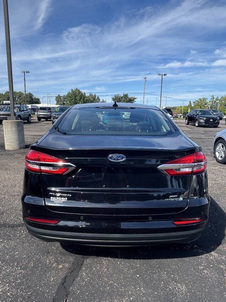 Used 2019 Ford Fusion SE FWD image 9
