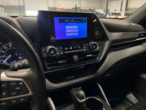 Used 2023 Toyota Highlander XSE FWD image 22