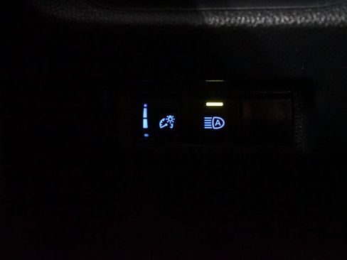 Used 2019 Toyota RAV4 XLE FWD image 23