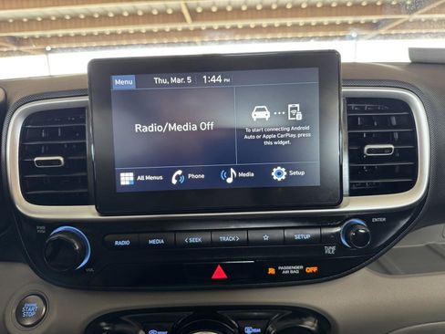 Used 2025 Hyundai Venue SEL image 13