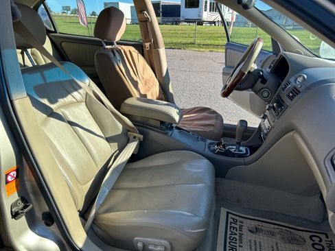 Used 2001 INFINITI I30 FWD image 16