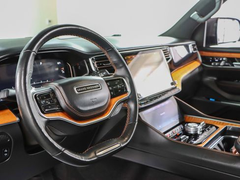 Used 2022 Jeep Grand Wagoneer Series III AWD/4WD image 25