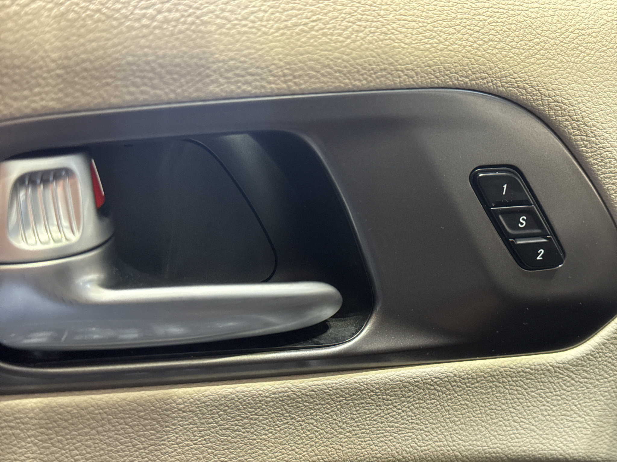 Used 2024 Chrysler Pacifica Touring-L FWD image 34