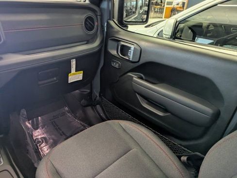 New 2025 Jeep Wrangler Unlimited Rubicon image 10