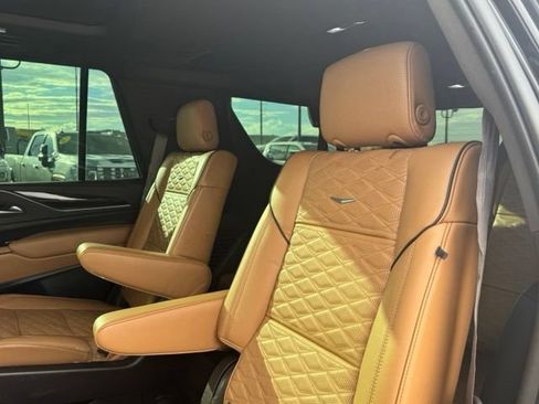 Certified 2023 Cadillac Escalade Premium Luxury w/ LPO, Radiant Package AWD/4WD image 21