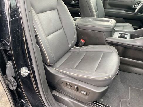 Used 2022 GMC Yukon XL SLT w/ SLT Premium Package image 27