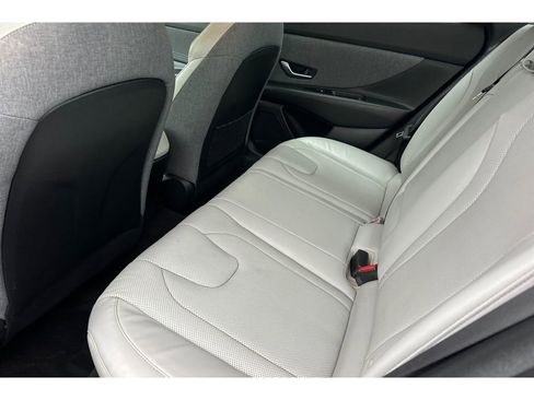 Used 2023 Hyundai Elantra Limited image 14