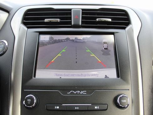 Used 2020 Ford Fusion SE FWD image 25