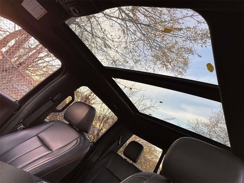 Used 2022 Ford F350 Lariat w/ Black Appearance Package image 10