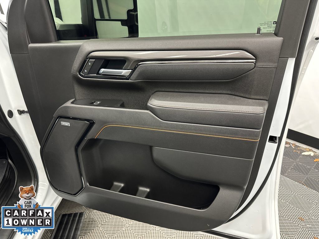 Used 2025 GMC Sierra 2500 AT4 w/ AT4 Premium Plus Package AWD/4WD image 16