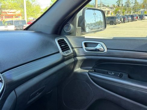 Used 2019 Jeep Grand Cherokee Altitude image 22