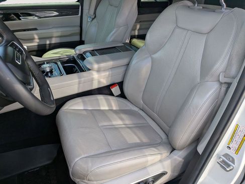 Used 2022 Jeep Wagoneer Series III w/ Premium Group I AWD/4WD image 27