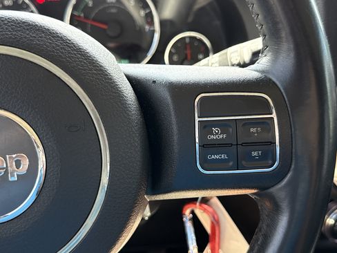 Used 2016 Jeep Wrangler Unlimited Sahara w/ Connectivity Group AWD/4WD image 14