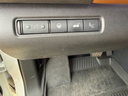 Certified 2024 Nissan Pathfinder Platinum FWD image 14