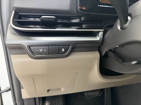 Used 2025 Kia Carnival FWD image 19