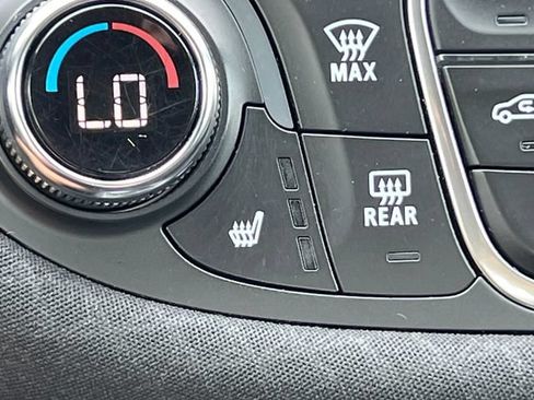 Used 2020 Chevrolet Malibu LT FWD image 24