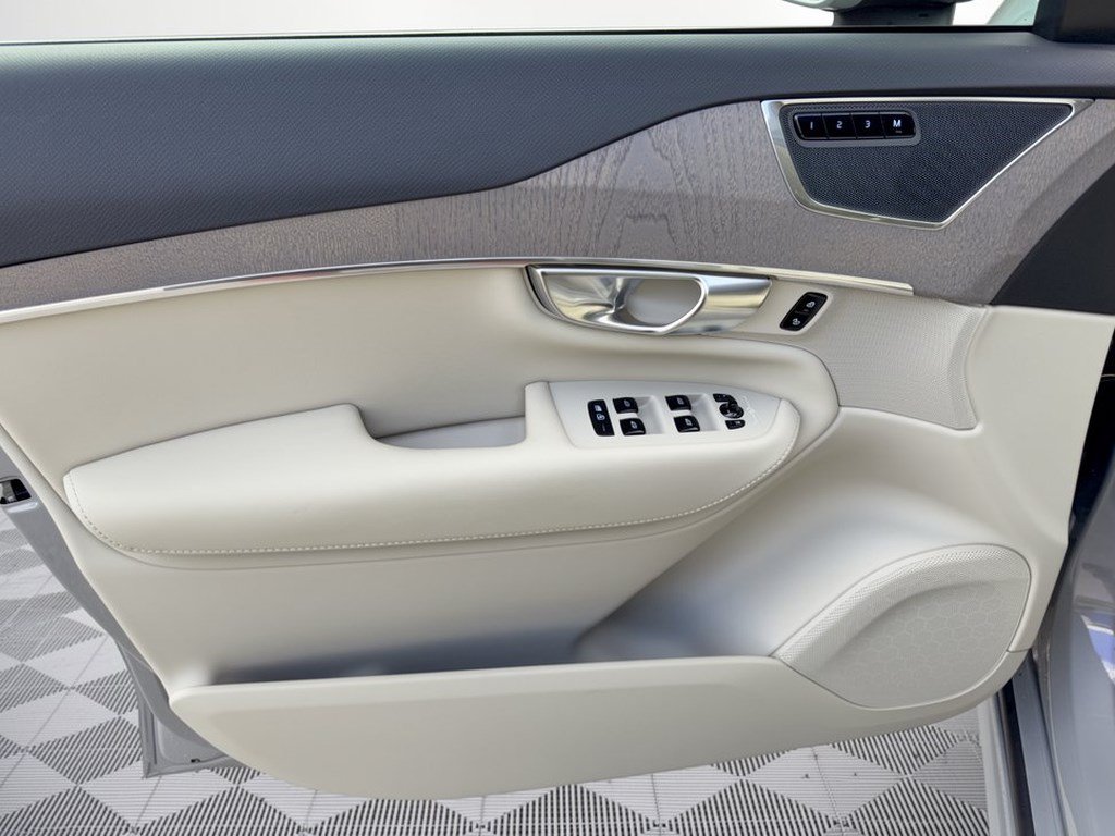 Certified 2025 Volvo XC90 B6 Core AWD/4WD image 14