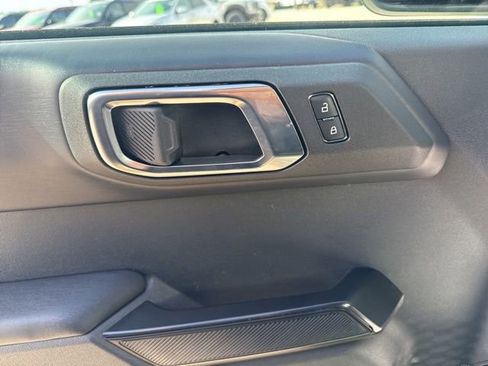 Used 2025 Ford Bronco Outer Banks image 19
