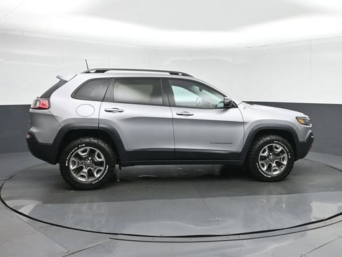 Used 2019 Jeep Cherokee Trailhawk AWD/4WD image 8