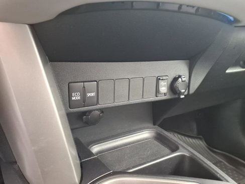 Used 2018 Toyota RAV4 XLE image 19