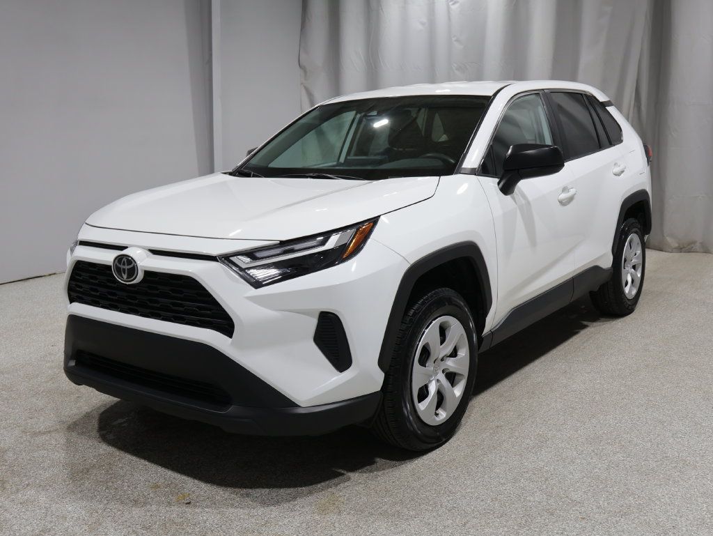 Used 2025 Toyota RAV4 LE AWD/4WD image 7