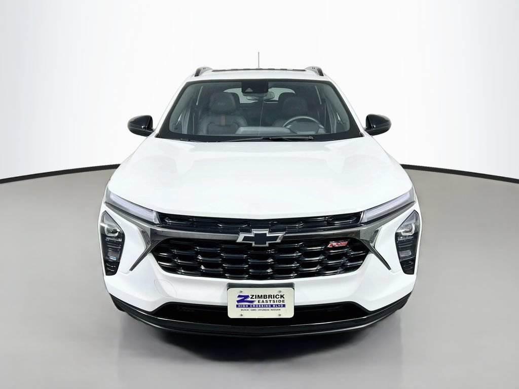 Used 2025 Chevrolet Trax RS w/ Sunroof Package FWD image 2