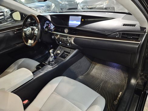 Used 2016 Lexus ES 350 w/ Premium Package w/Wood Trim FWD image 29