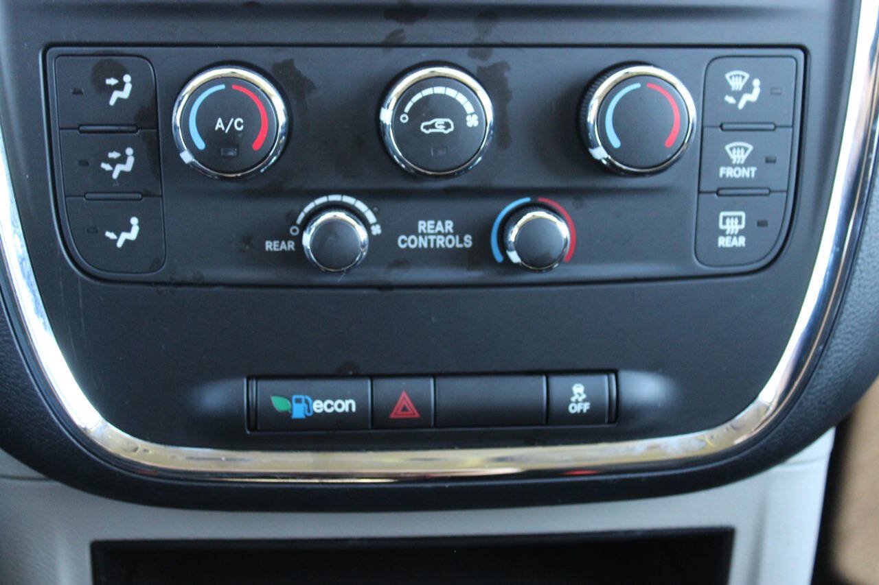 Used 2018 Dodge Grand Caravan SE w/ UConnect Hands-Free Group FWD image 13
