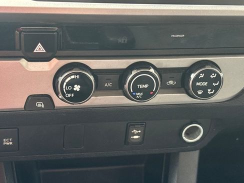 Used 2017 Toyota Tacoma SR5 w/ Tow Package image 12