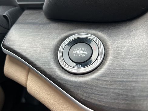 Used 2023 Jeep Grand Cherokee Limited w/ Luxury Tech Group II image 27