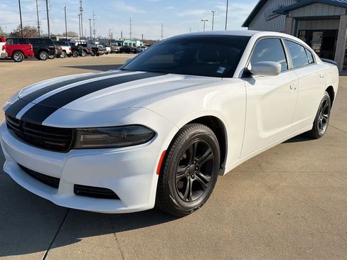 Used 2020 Dodge Charger SXT image 3