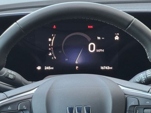 Used 2025 Buick Envista Sport Touring image 39