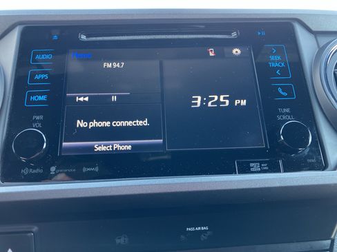 Used 2019 Toyota Tacoma TRD Off-Road w/ Technology Package AWD/4WD image 19