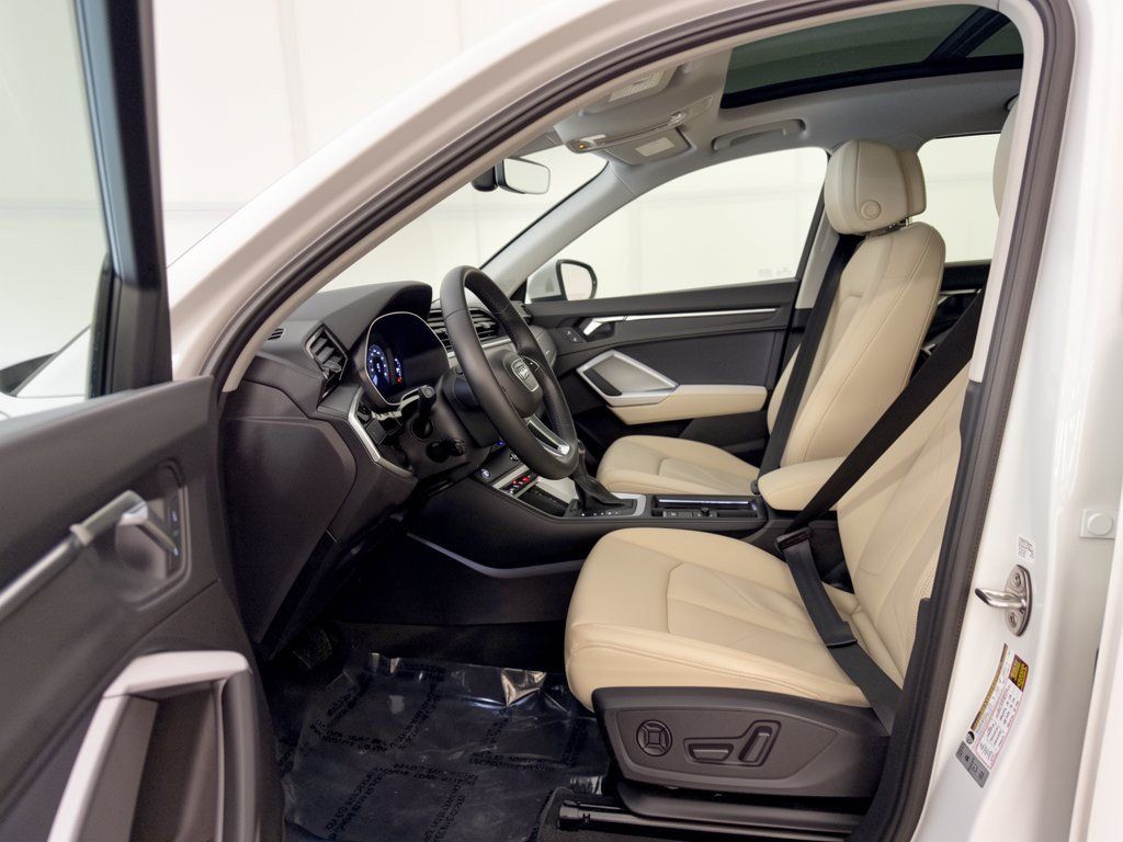 Used 2022 Audi Q3 2.0T Premium w/ Convenience Package AWD/4WD image 5