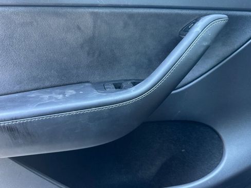 Used 2023 Tesla Model Y Performance image 11