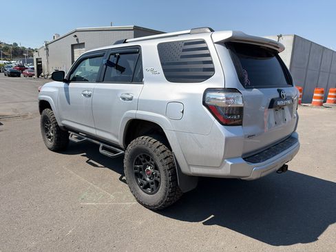 Certified 2018 Toyota 4Runner TRD Off-Road Premium AWD/4WD image 8