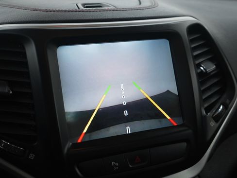 Used 2017 Jeep Cherokee Trailhawk image 28