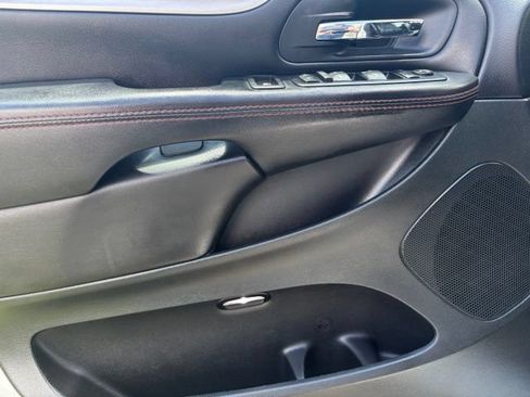Used 2017 Dodge Grand Caravan GT FWD image 22