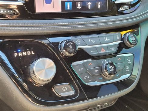 Used 2020 Chrysler Pacifica Limited w/ Advanced Safetytec Group image 35