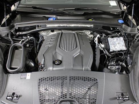 Certified 2026 Porsche Macan image 44