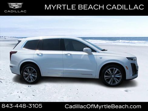 Used 2021 Cadillac XT6 Premium Luxury FWD image 2