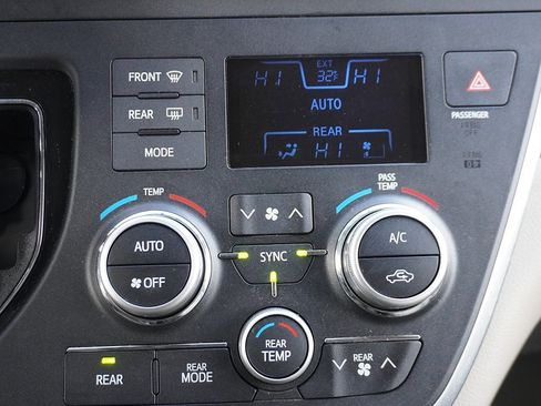 Used 2016 Toyota Sienna XLE image 59