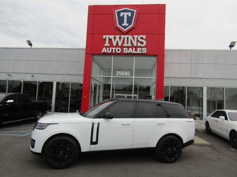 Used 2025 Land Rover Range Rover SE AWD/4WD image 1