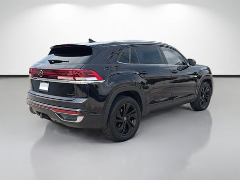 Used 2024 Volkswagen Atlas Cross Sport SE w/ Panoramic Sunroof Package AWD/4WD image 3