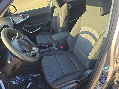 New 2025 Kia Soul LX image 17