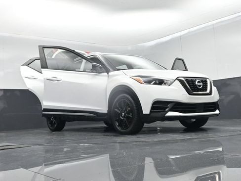 Used 2020 Nissan Kicks SR w/ SR Premium Package FWD image 67