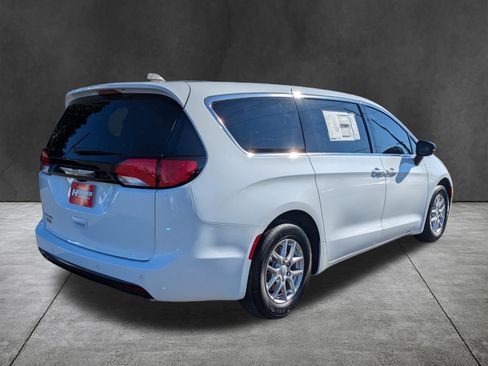 New 2026 Chrysler Voyager LX image 4