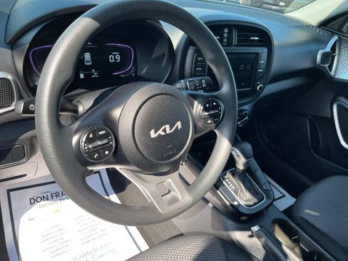 Used 2025 Kia Soul LX w/ LX Technology Package FWD image 14
