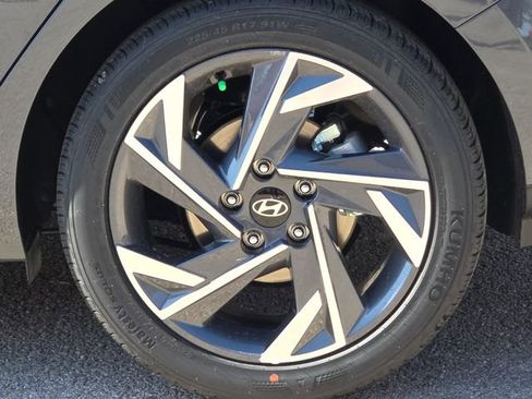 Certified 2025 Hyundai Elantra Sport image 9