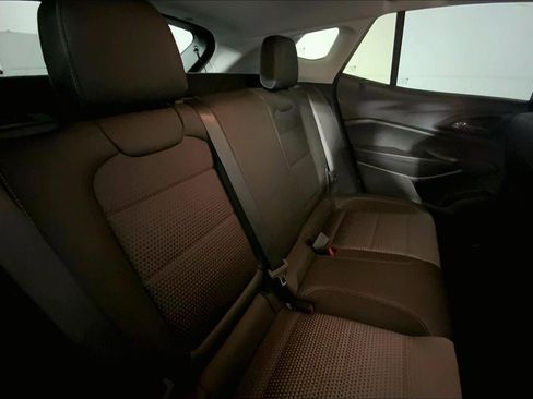 Used 2025 Chevrolet Trax LT w/ LT Convenience Package image 23